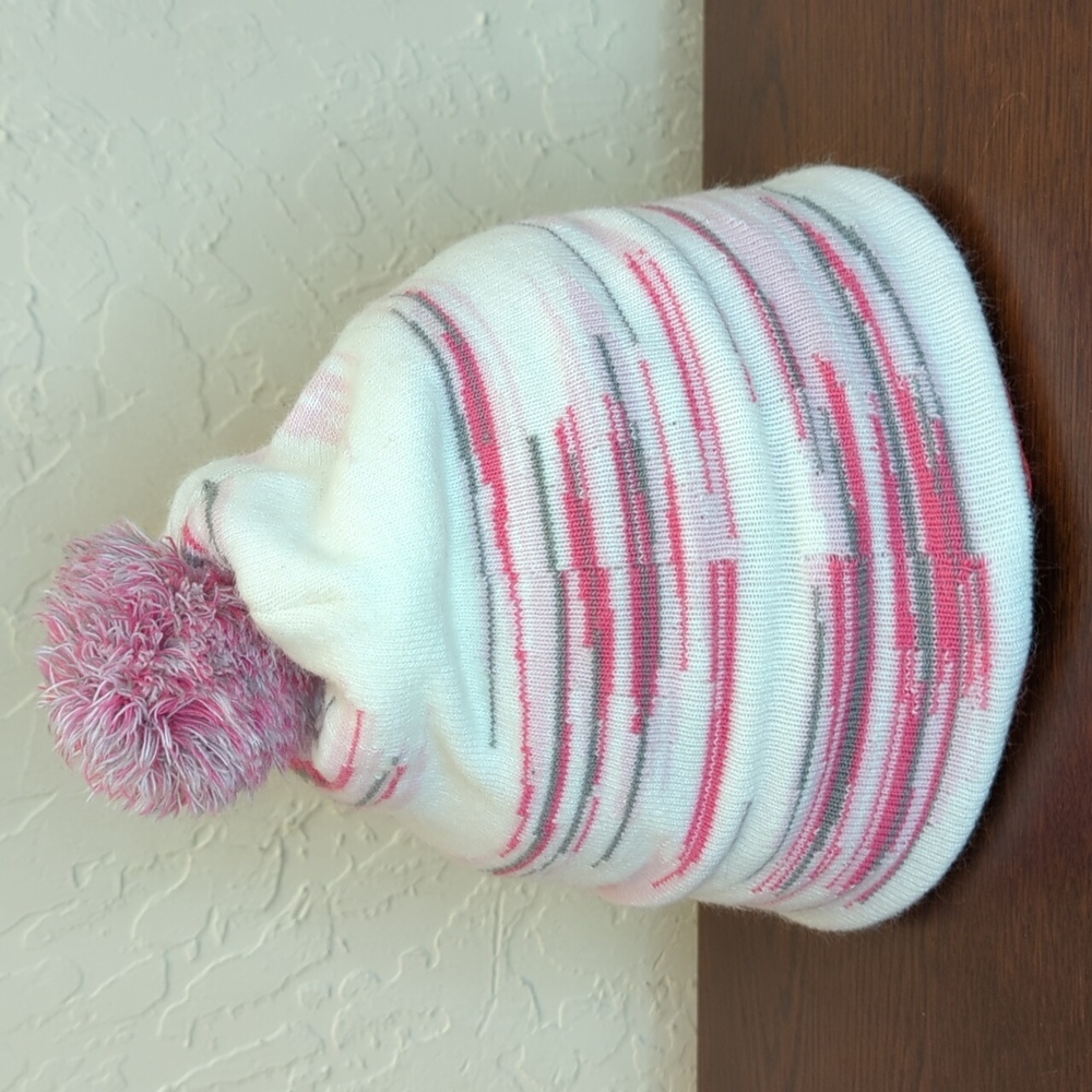 The North Face Girls Pink Multi Pom Pom Cabin Ski Tuke/Beanie Size Youth Medium - Picture 2 of 9